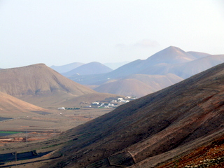 2006-11-14-10-34-11_p1000771_lanzarote_femes_circular_walk.jpg 2006-11-14-10-34-11_p1000771_lanzarote_femes_circular_walk.jpg Lanzarote_Femes_circular_walk