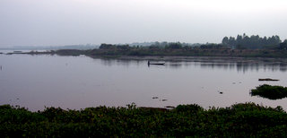 2010-12-09-00-19-17_p1030033_2010-12-13-the-river-at-kumphawapi_1.jpg 2010-12-09-00-19-17_p1030033_2010-12-13-the-river-at-kumphawapi_1.jpg 2010-12-13 The river at Kumphawapi_1